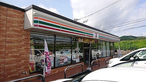 セブンイレブン伊豆の国市四日町西店 徒歩19分。 1500m
