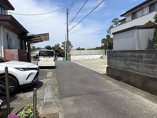 前面道路含む現地外観