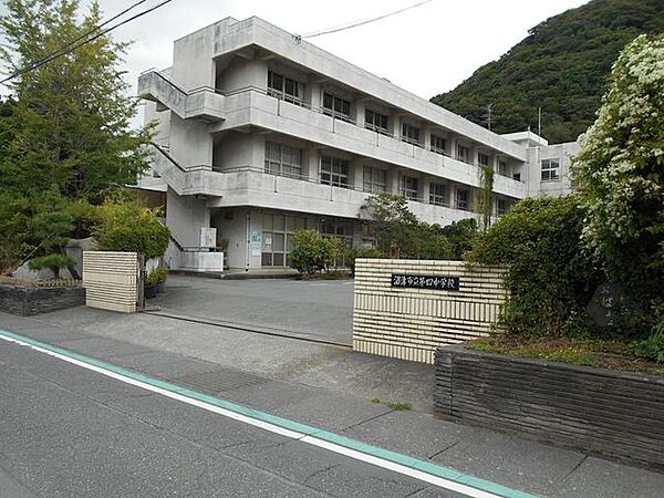 沼津市立第四中学校 徒歩11分。 820m