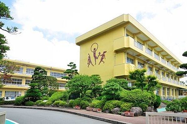 長泉町立長泉小学校 徒歩17分。 1320m