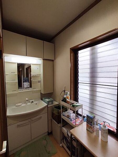 1Fトイレ前洗面所