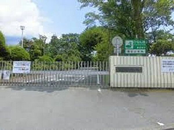 御殿場市立朝日小学校 徒歩9分。 700m