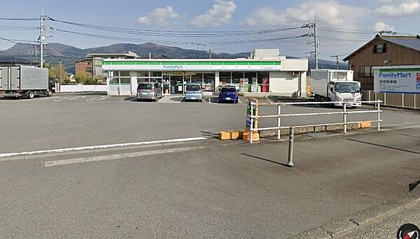 ファミリーマート御殿場川島田南店 徒歩4分。 320m