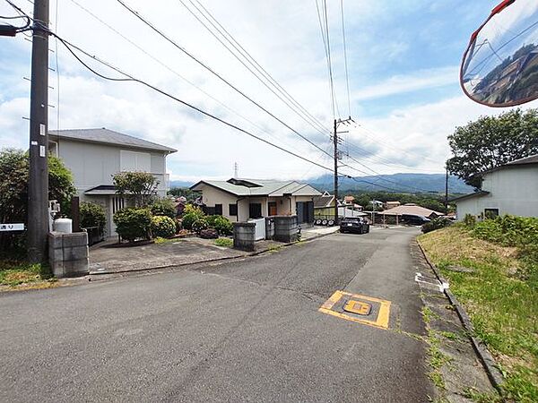 前面道路含む外観