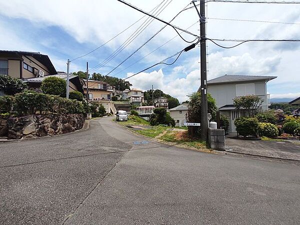 前面道路含む外観