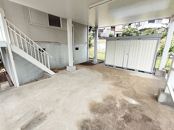 屋根付き屋外フリースぺース（大型倉庫付き）
