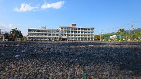 裾野市立深良小学校 徒歩26分。 2020m