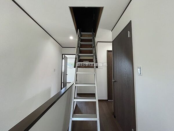 小屋裏へのはしご