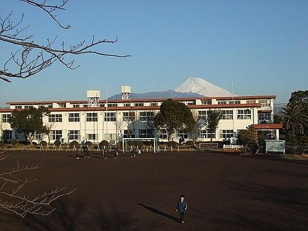 三島市立長伏小学校 480m