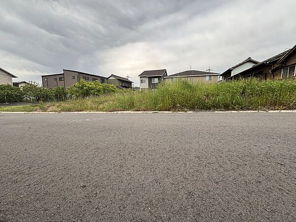駅やバス停が徒歩圏内にあるため、通勤や通学にも便利です♪