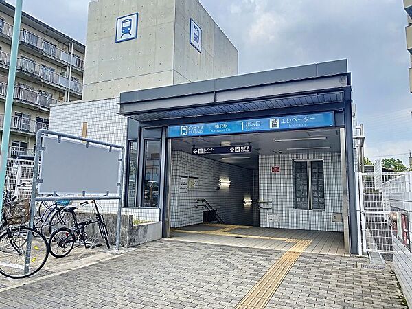 神沢駅　徒歩約4分　約320ｍ　飲食店やスーパーが近くにあるので、帰宅時のお買い物などにも便利な駅です。