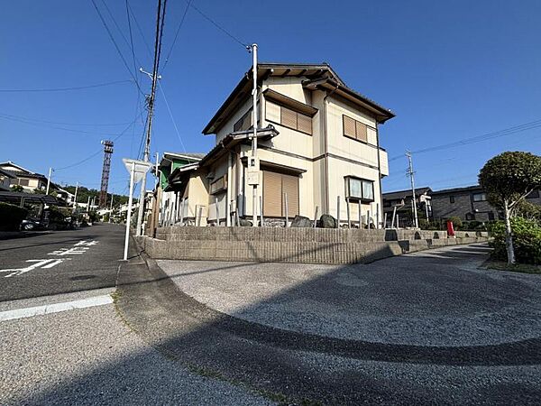 角地で日当たり良好です！
