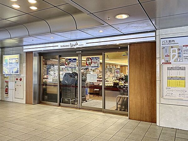 ヤマダイVerde鳴海駅店まで　180m　徒歩約3分
