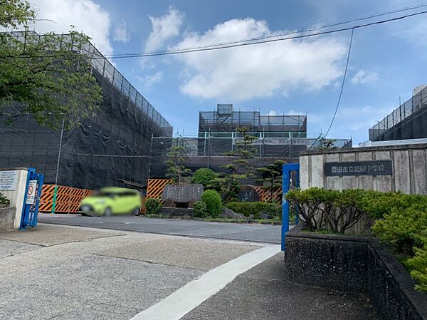 若園中学校まで徒歩約18分