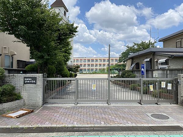 戸田小学校まで586ｍ徒歩約8分