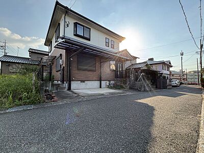 外観:5SLDKの間取りなので、子供部屋や収納部屋としての使用もできる広さがあります! 外観:5SLDKの間取りなので、子供部屋や収納部屋としての使用もできる広さがあります!