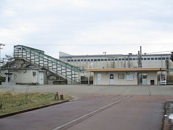 JR岩船町駅 【周辺施設】岩船町駅駅まで約2.6kｍ（徒歩約32分）です。車で約5分の距離なので、送り向かえをしてあげることもできますね。 2600m