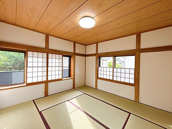 【リフォーム中】1階和室8帖別アングルです。床材を貼り、洋室に改装していきます。
