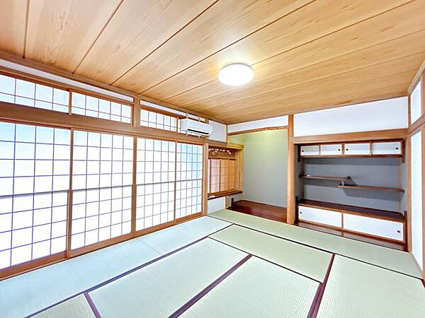 【リフォーム済】1階和室10帖別アングルです。
