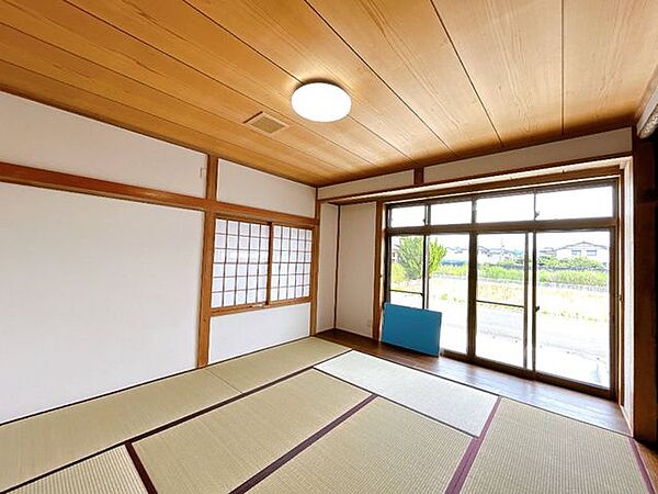 【リフォーム中】1階和室8帖別アングルです。床材を貼り、洋室に改装していきます。