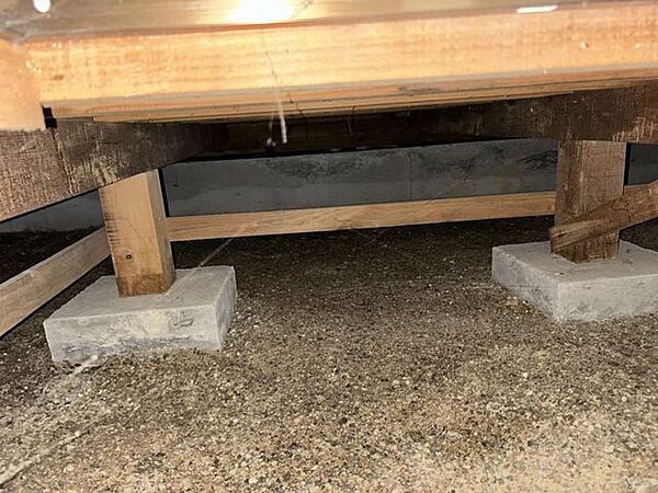 中古住宅の3大リスクである、雨漏り、主要構造部分の欠陥や腐食、給排水管の漏水や故障を2年間保証します。その前提で床下まで確認の上でリフォームし、シロアリの被害調査と防除工事もおこないます。