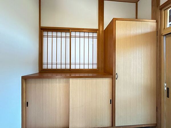【リフォーム済】玄関内の下駄箱は綺麗にクリーニングを行いました。