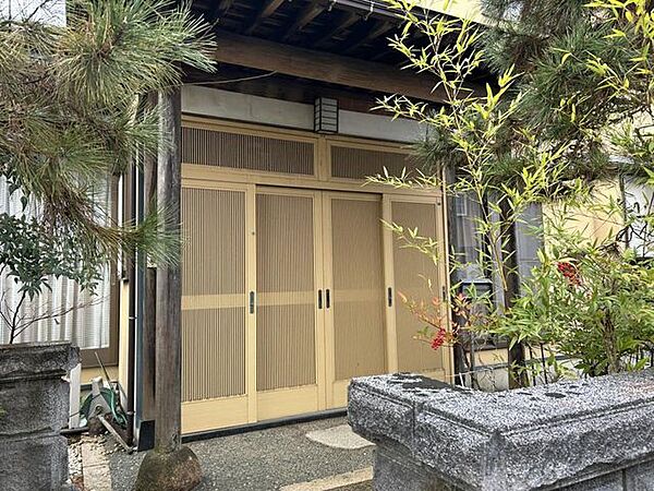 【リフォーム中】玄関は鍵交換を行います。