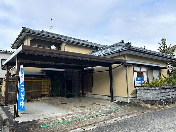 価格には消費税、リフォーム費用を含みます。リフォーム中でもご案内可能。内覧希望の方はお電話ください。