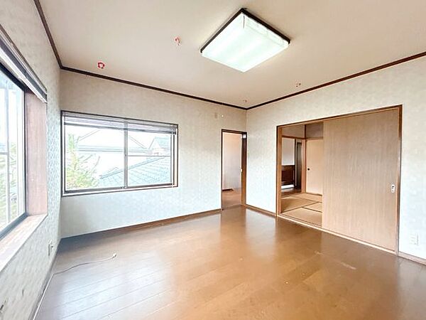 【リフォーム中】2F洋室です。クロス張替え、照明交換等をおこないます。