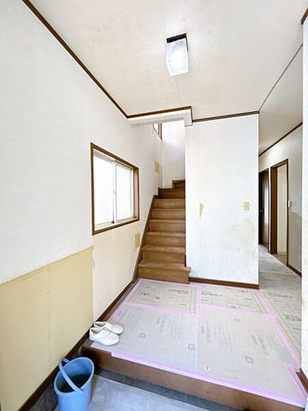 【リフォーム中】玄関ホールです。シューズボックスの交換を行います。