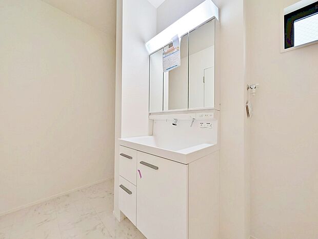 何かと物が増える場所だからこそ、スッキリと見映えの良い空間に。