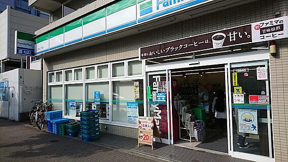 ファミリーマー...