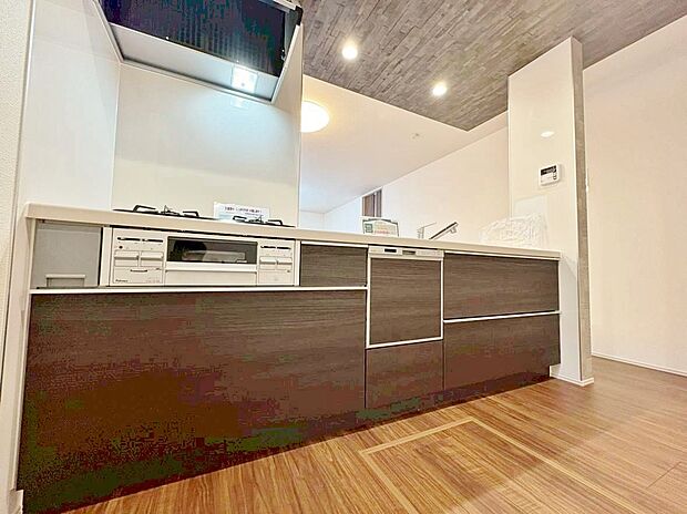 スマートな意匠と充実の機能を備えたキッチンが、暮らしにおいしい彩りを添えます。