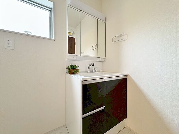 何かと物が増える場所だからこそ、スッキリと見映えの良い空間に。