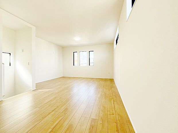 忙しく過ぎゆく日常を置き去るほど、ゆったりした時間が流れるリビング。