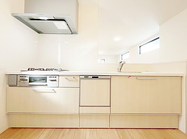 スマートな意匠と充実の機能を備えたキッチンが、暮らしにおいしい彩りを添えます。