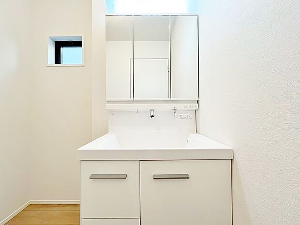 何かと物が増える場所だからこそ、スッキリと見映えの良い空間に。