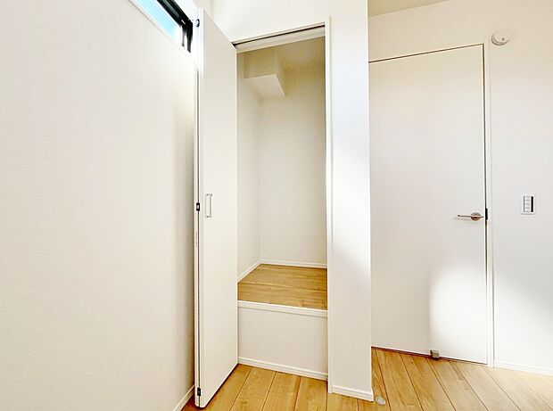 居室にはクローゼットがあり、荷物もスッキリ収納して快適にお過ごしいただけます。