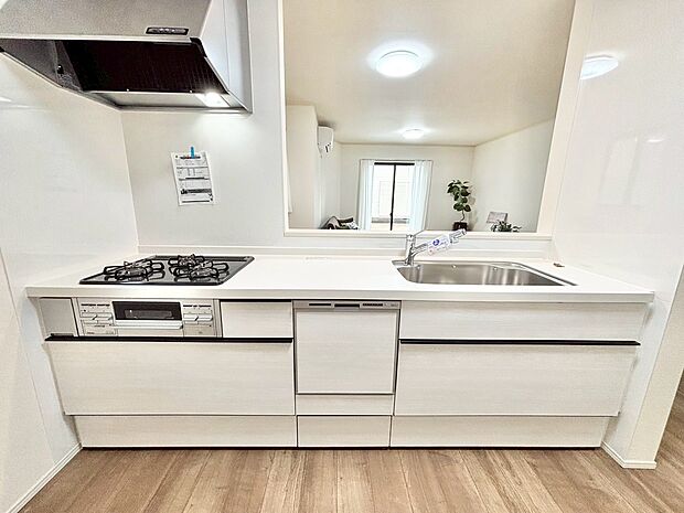 スマートな意匠と充実の機能を備えたキッチンが、暮らしにおいしい彩りを添えます。