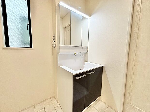 何かと物が増える場所だからこそ、スッキリと見映えの良い空間に。