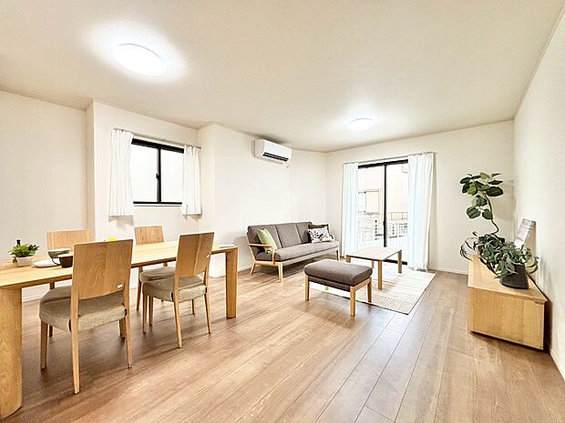 居心地の良い空気感は、暮らしのステージを彩り、心からのやすらぎと満足感を与えてくれます。