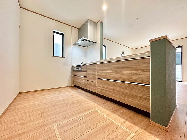 スマートな意匠と充実の機能を備えたキッチンが、暮らしにおいしい彩りを添えます。