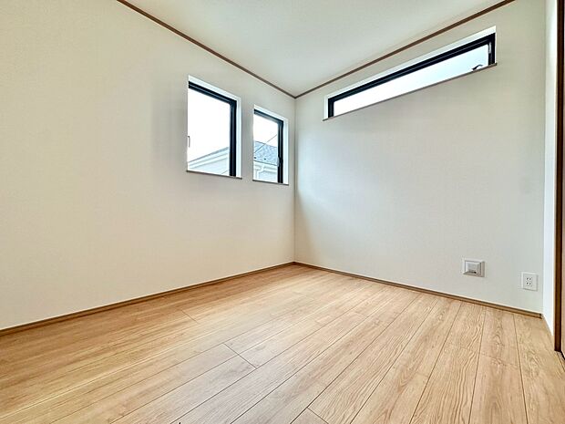 ベッドも十分に設置するスペースがあります。