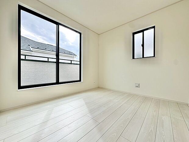 ベッドも十分に設置するスペースがあります。