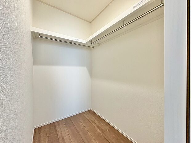 居室にはクローゼットがあり、荷物もスッキリ収納して快適にお過ごしいただけます。