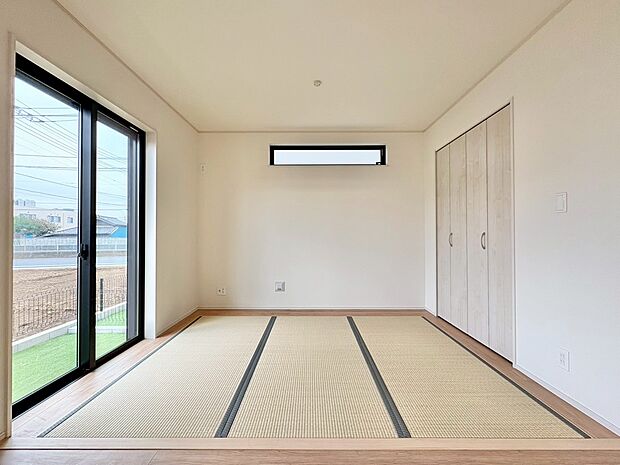 ベッドも十分に設置するスペースがあります。