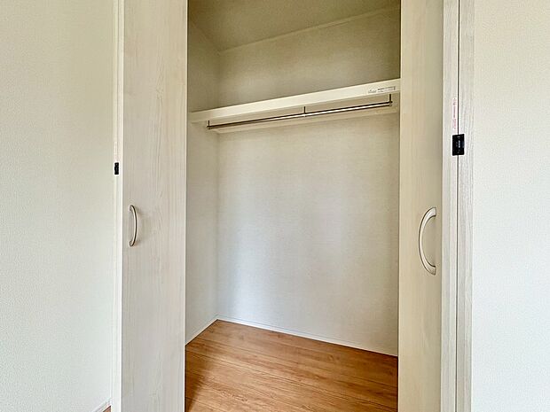 居室にはクローゼットがあり、荷物もスッキリ収納して快適にお過ごしいただけます。