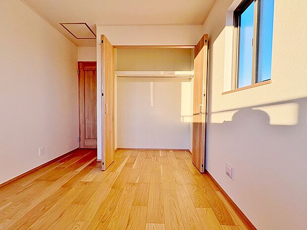 居室にはクローゼットがあり、荷物もスッキリ収納して快適にお過ごしいただけます。