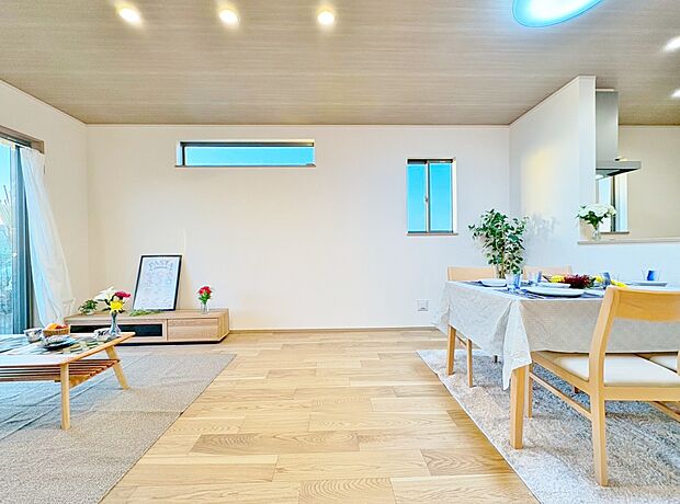 飾り過ぎないシンプルな内装と偏り過ぎないデザインで統一しました。