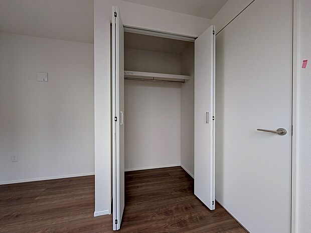 居室にはクローゼットがあり、荷物もスッキリ収納して快適にお過ごしいただけます。